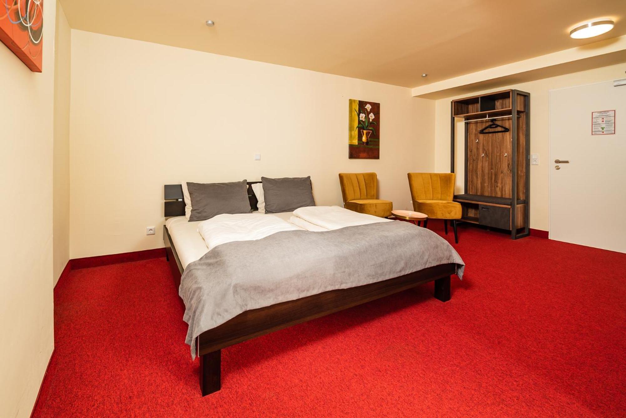 S & D Hotel 3*